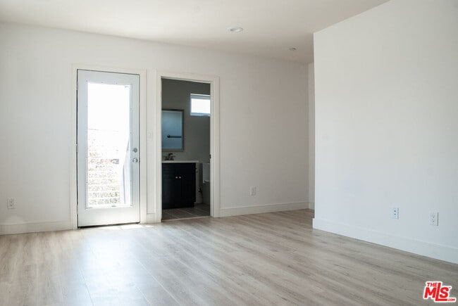 Building Photo - 5015 1/2 Marathon St