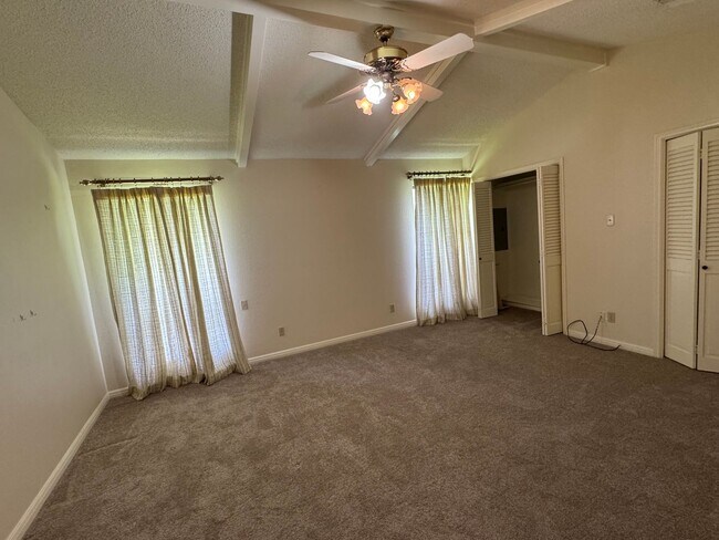 Building Photo - Beautiful Central Waco Home