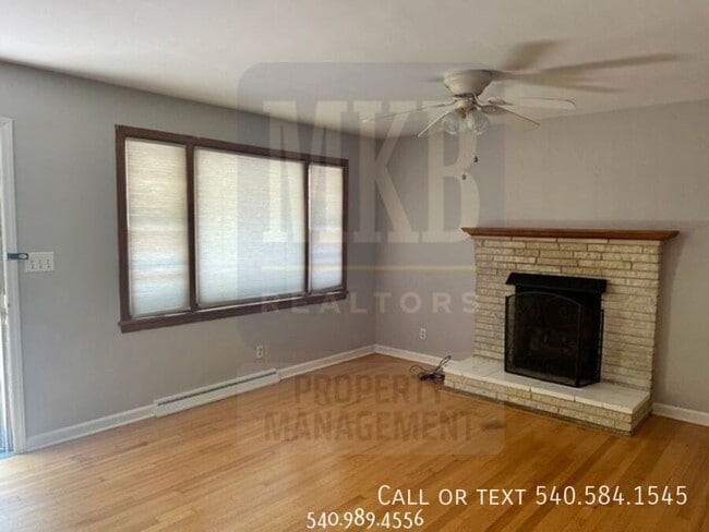 Building Photo - 3203 Ledgewood Ave