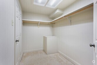 Building Photo - 2BR 2BA Condo Downtown (Riverview Condomin...