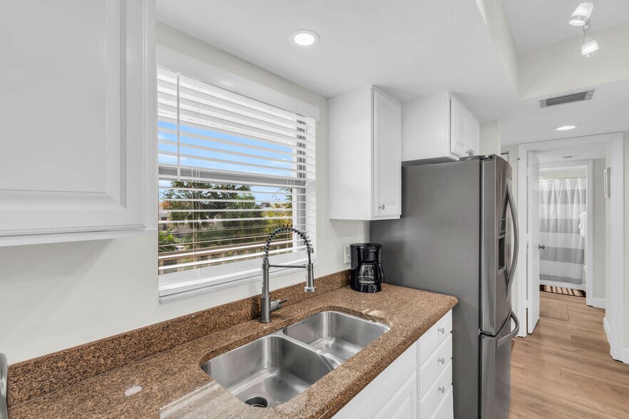 Building Photo - 600 Neapolitan Way