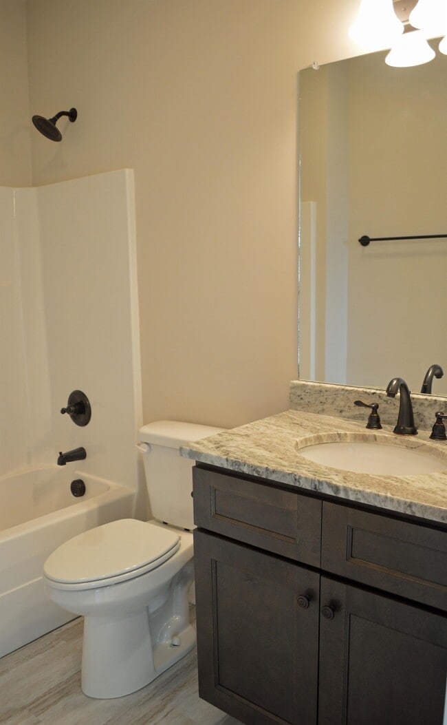 Building Photo - 803 Coles Ferry Pike