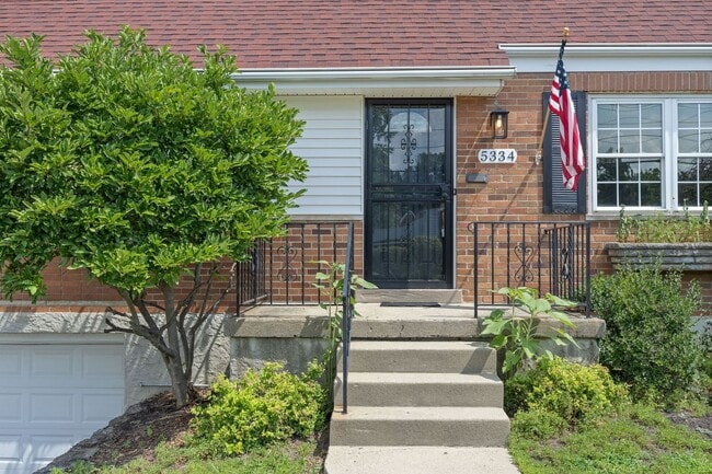 Building Photo - Delhi Township- Cute Single Family 4 bed, ...