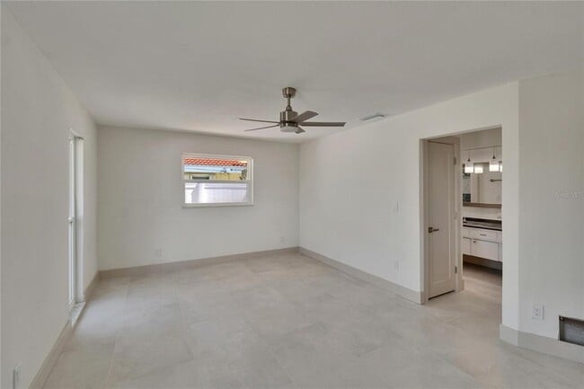 Building Photo - 1492 Sea Gull Dr S