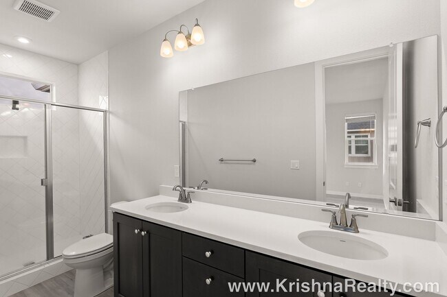 Building Photo - Beautiful 3-Bed | 2.5-Bath Townhome | Expansive Private Outdoor Space | Reeds Crossing