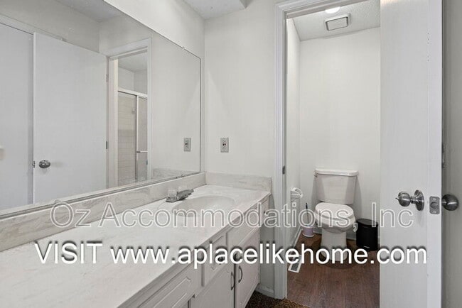 Building Photo - 530 SE Hampton St