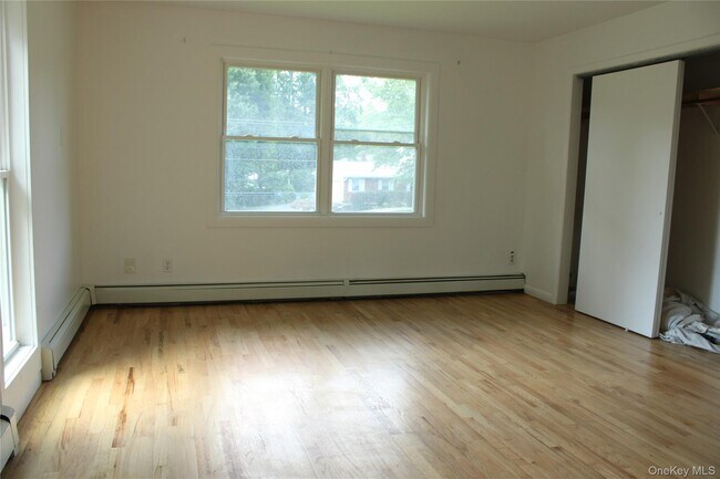 Building Photo - 8 Tanglewood Dr