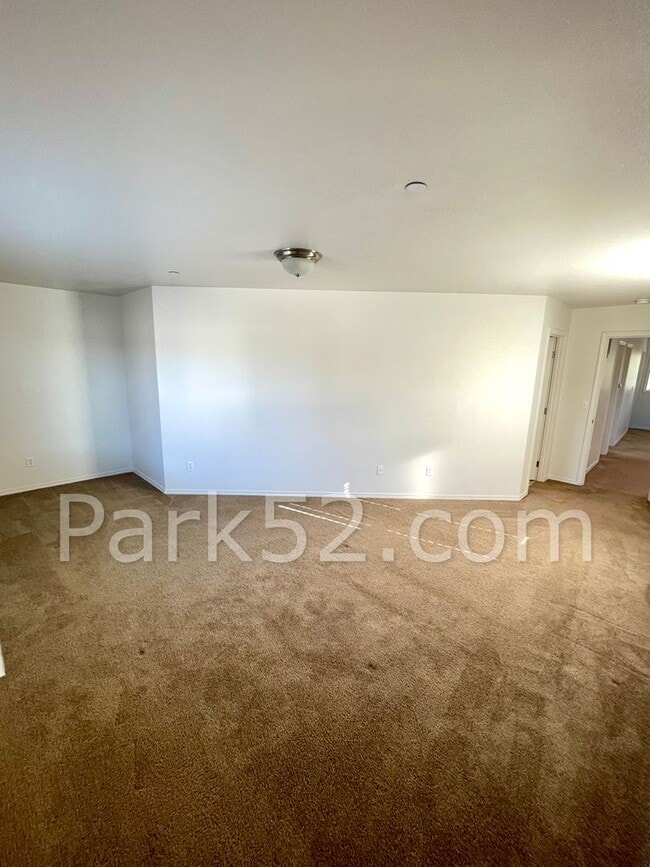 Building Photo - 3 Bedroom 3 Bathroom + Loft DuPont Home!