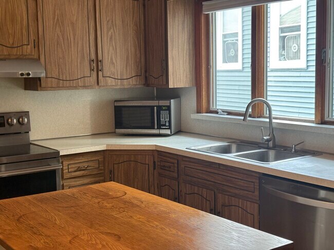 Building Photo - 84 Brayton Rd