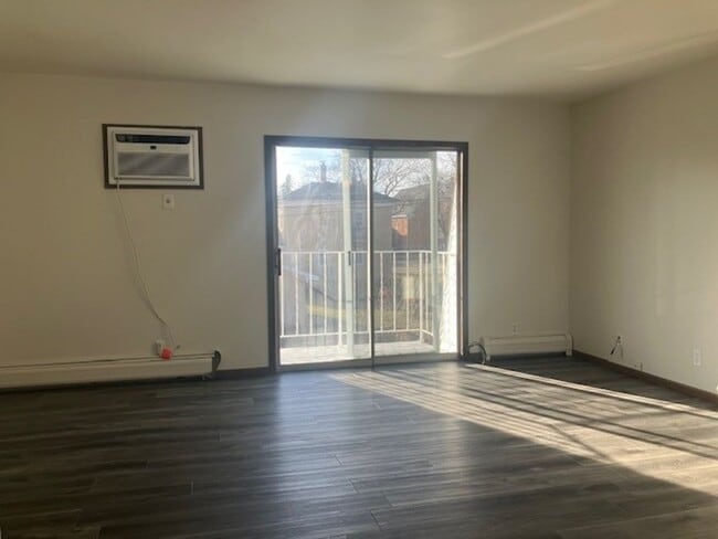 Building Photo - 112 S Wisconsin St