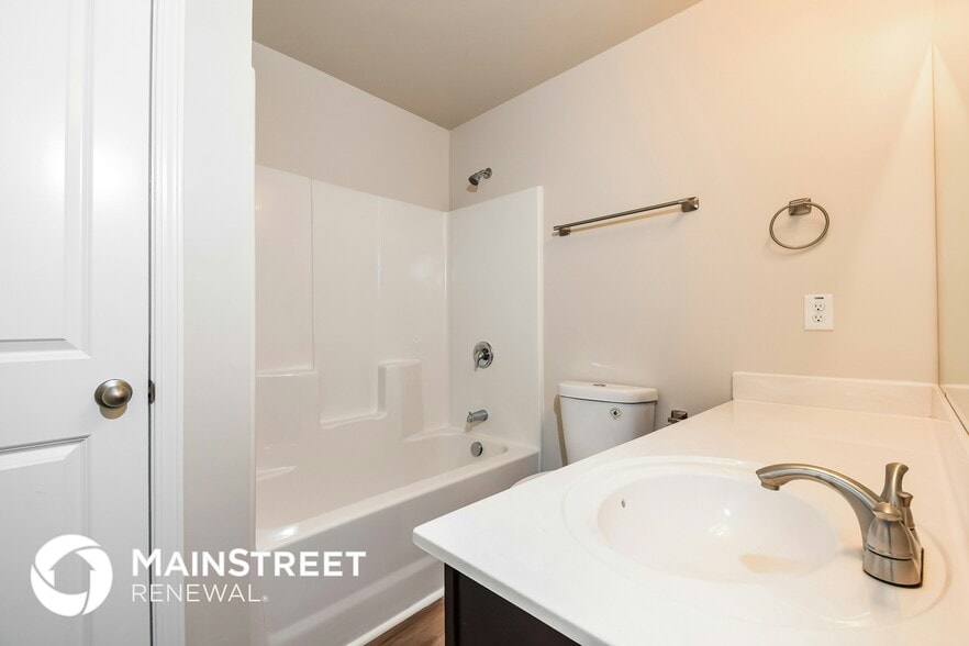 Building Photo - 828 Brentwood Pk Ln