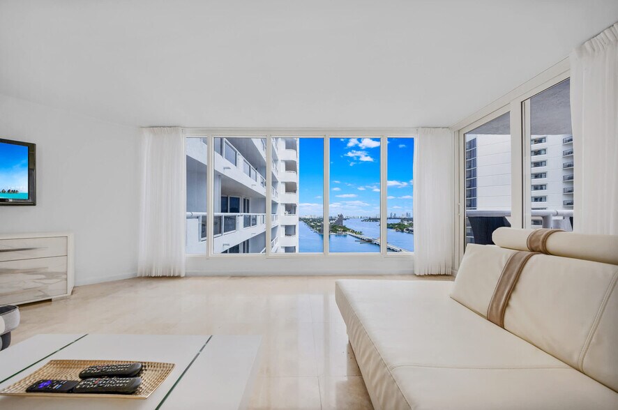 Building Photo - 1717 N Bayshore Dr