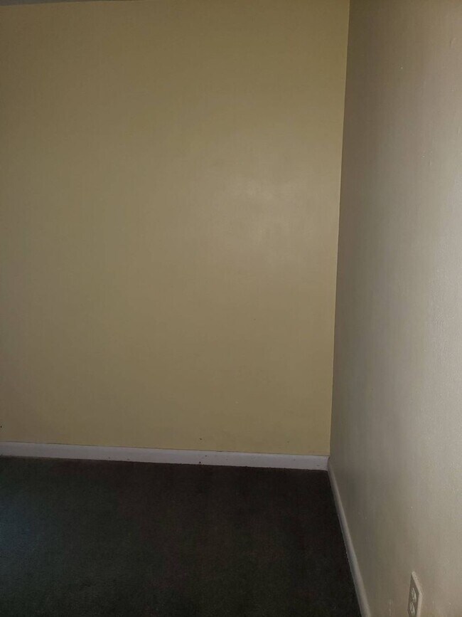 Building Photo - 1065 NE Duncan Ln