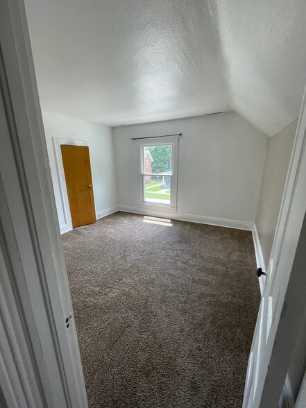 Room 1 - 222 N Main St