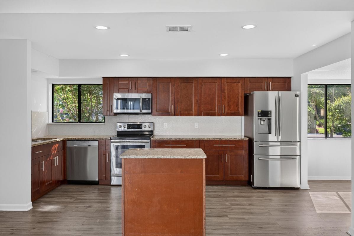 Building Photo - 7812 Linkside Dr