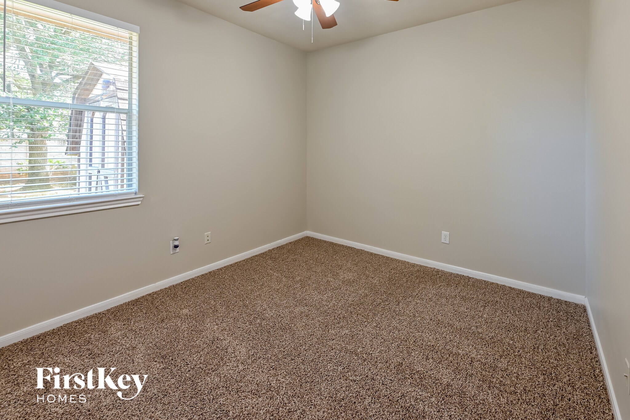 Building Photo - 23722 River Pl Dr