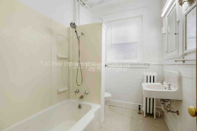 Building Photo - 2316 E 12th Ave