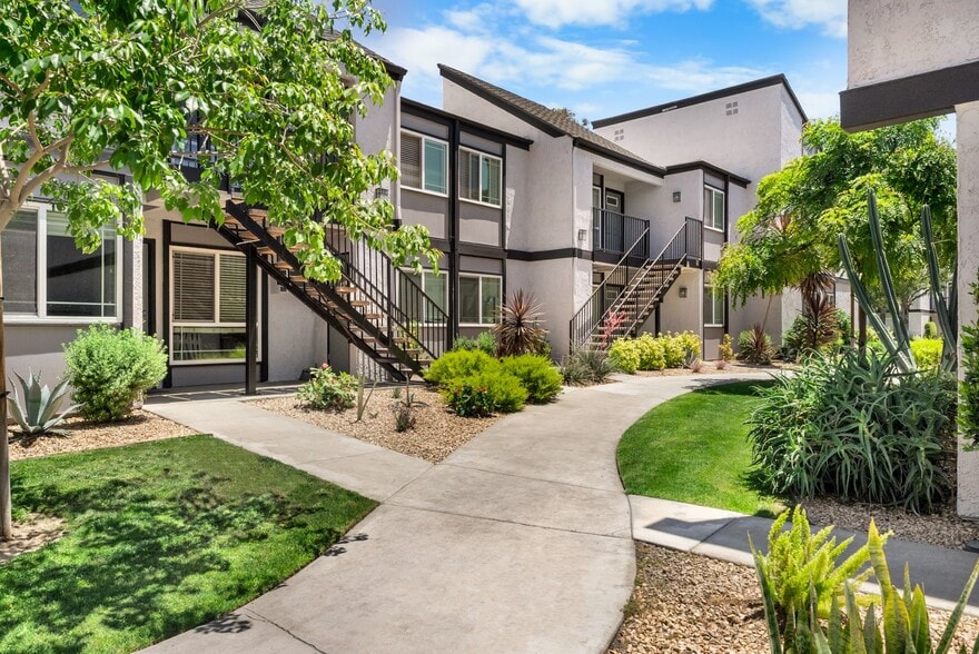 Building Photo - Highland Pinetree Apartments