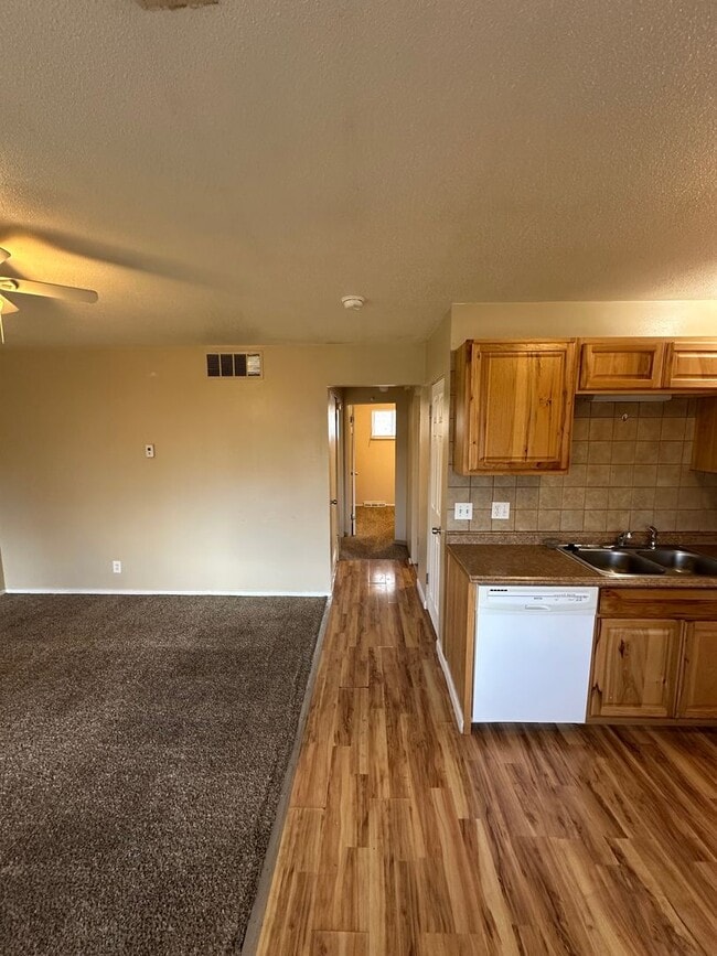 Building Photo - KM1517