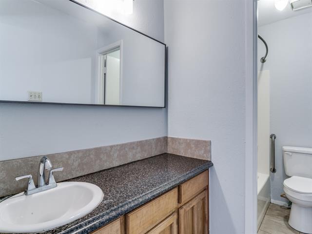 Building Photo - 980 Meadow Cir S