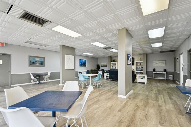 Building Photo - 255 Dolphin Point