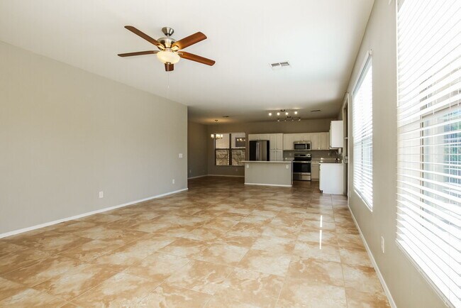 Building Photo - 11809 W Hopi St