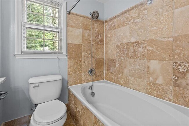 Building Photo - 4019 Shady Dr NW