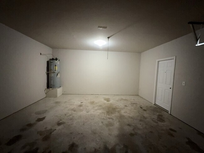 Building Photo - 704 E College St