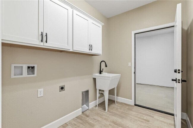 Building Photo - New Construction - New Community