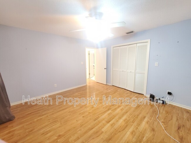 Building Photo - 11609 Parkview Ln