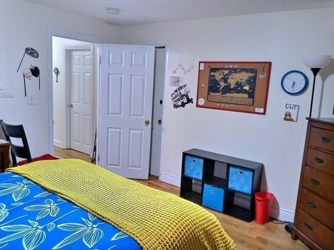 Building Photo - 1482 Beacon St