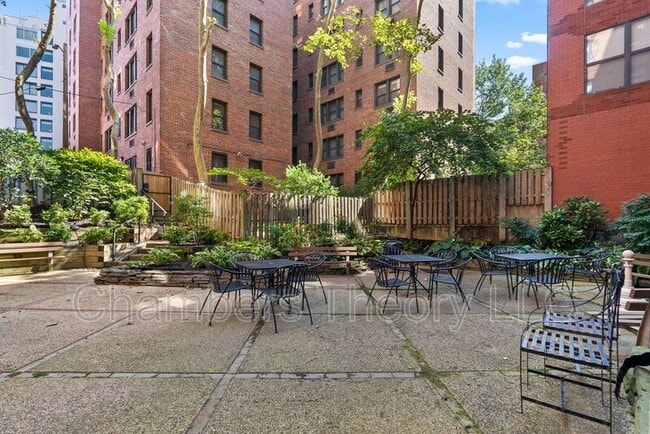 Building Photo - 2515 K St NW