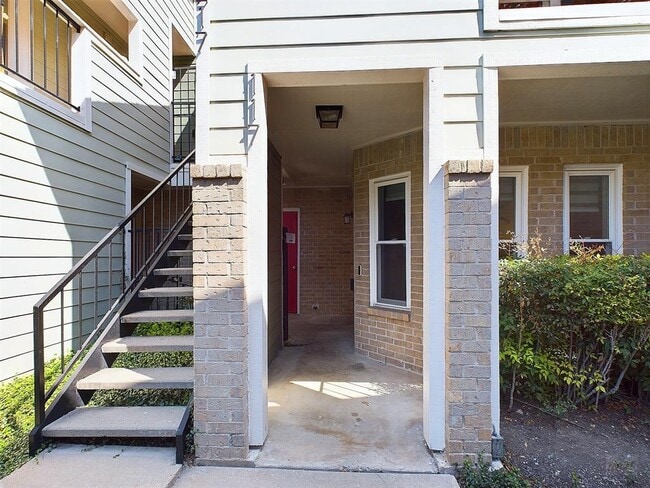 Building Photo - 2104 Cullen Ave