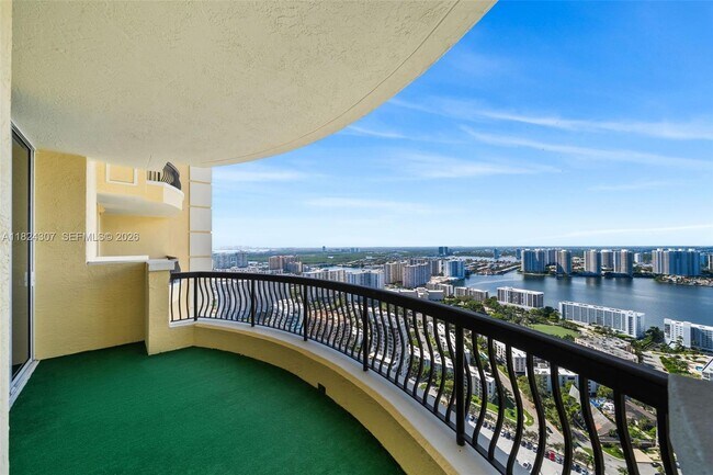 Building Photo - 17875 Collins Ave