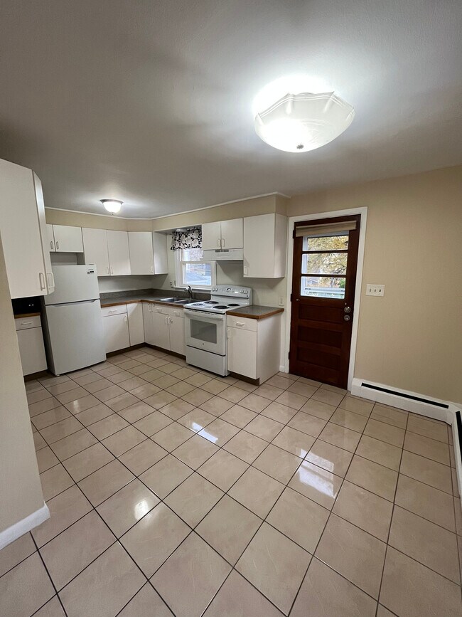 Building Photo - 7 Eclipse Ave