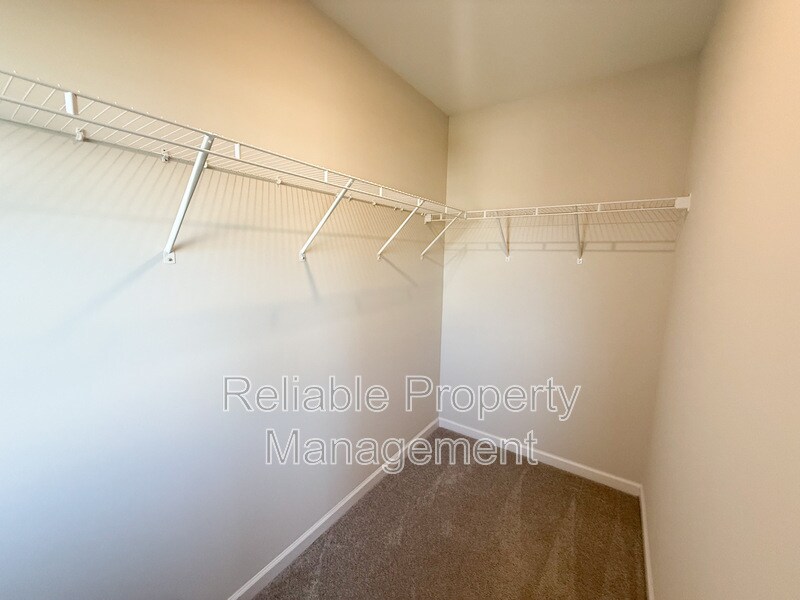 Building Photo - 140 Willow Green Dr