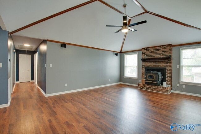 Building Photo - 697 Crestview Dr