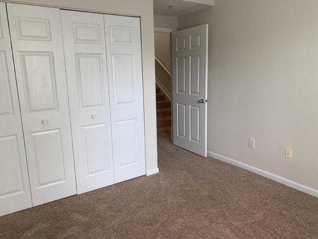 Building Photo - 3BR | 2 BA | 1-Car Las Palmas Townhome