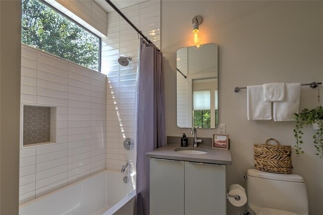 Building Photo - 6005 Woodrow Ave