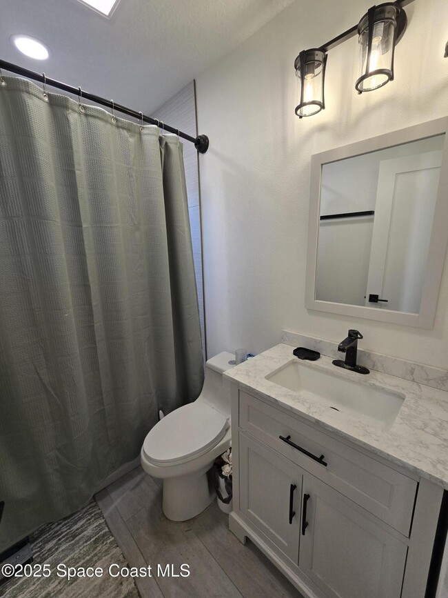 Building Photo - 2417 Colonial Dr