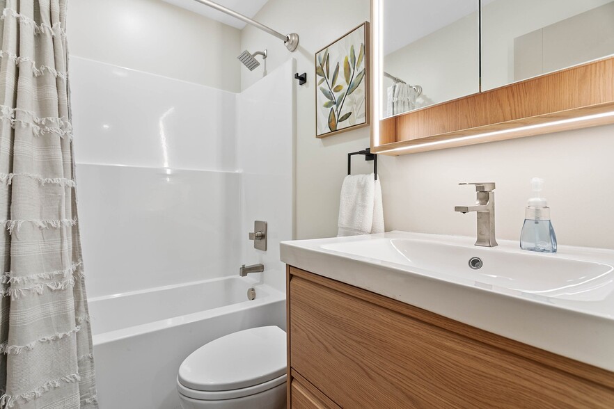 Building Photo - 2517 Vallette St