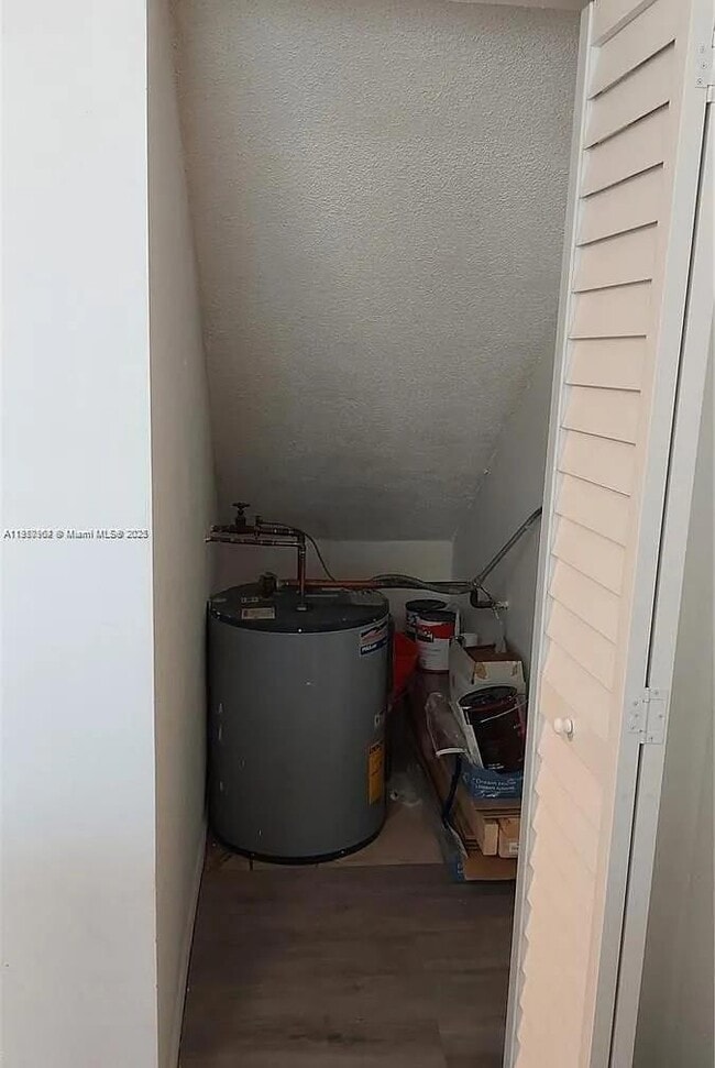 Building Photo - 8037 Lake Dr