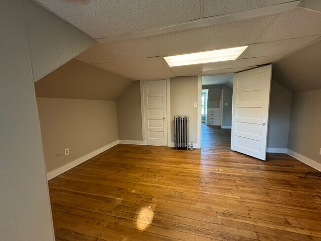 Building Photo - 463 Mammoth Rd
