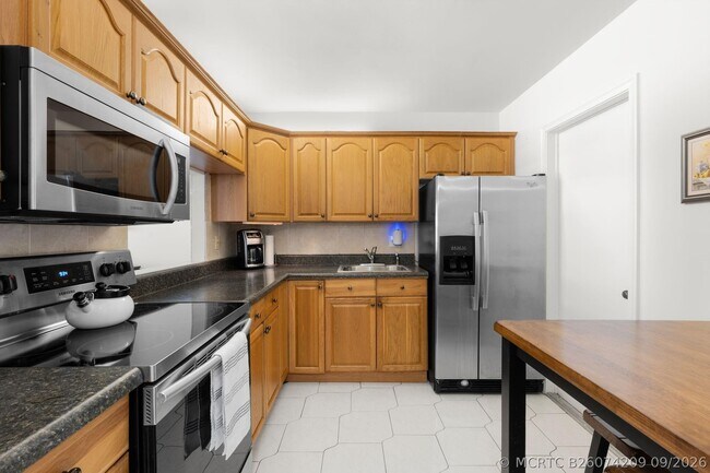 Building Photo - 1825 S Ocean Dr