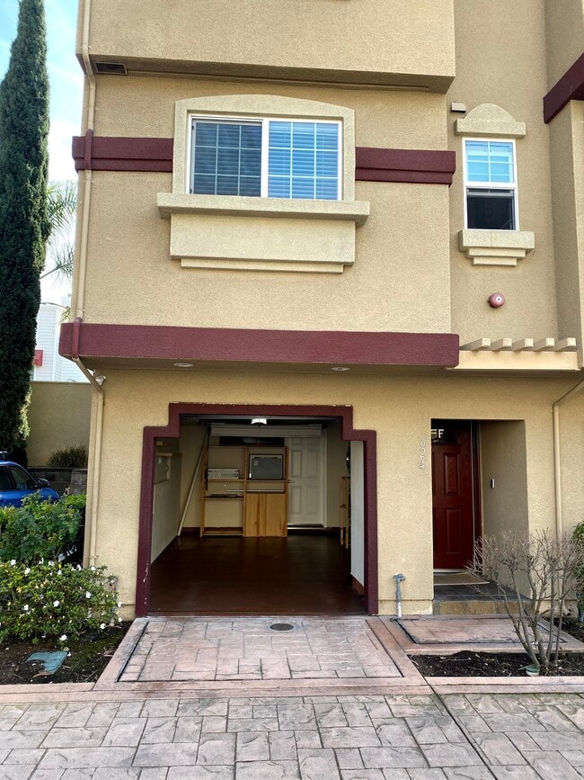 Building Photo - 624 Antioch Terrace