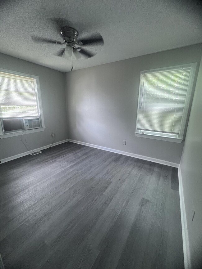 Building Photo - 607 Cross St