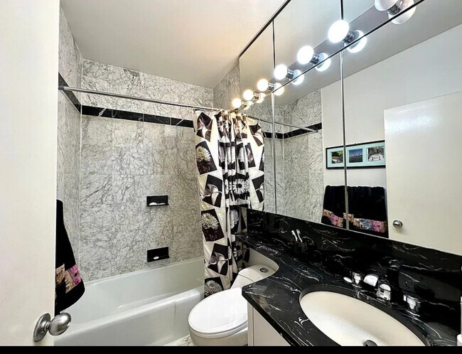 Building Photo - 62 W 62nd St