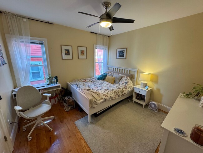 Building Photo - BEAUTIFUL UNIT IN CAMBRIDGE!!!!!!!!!!!