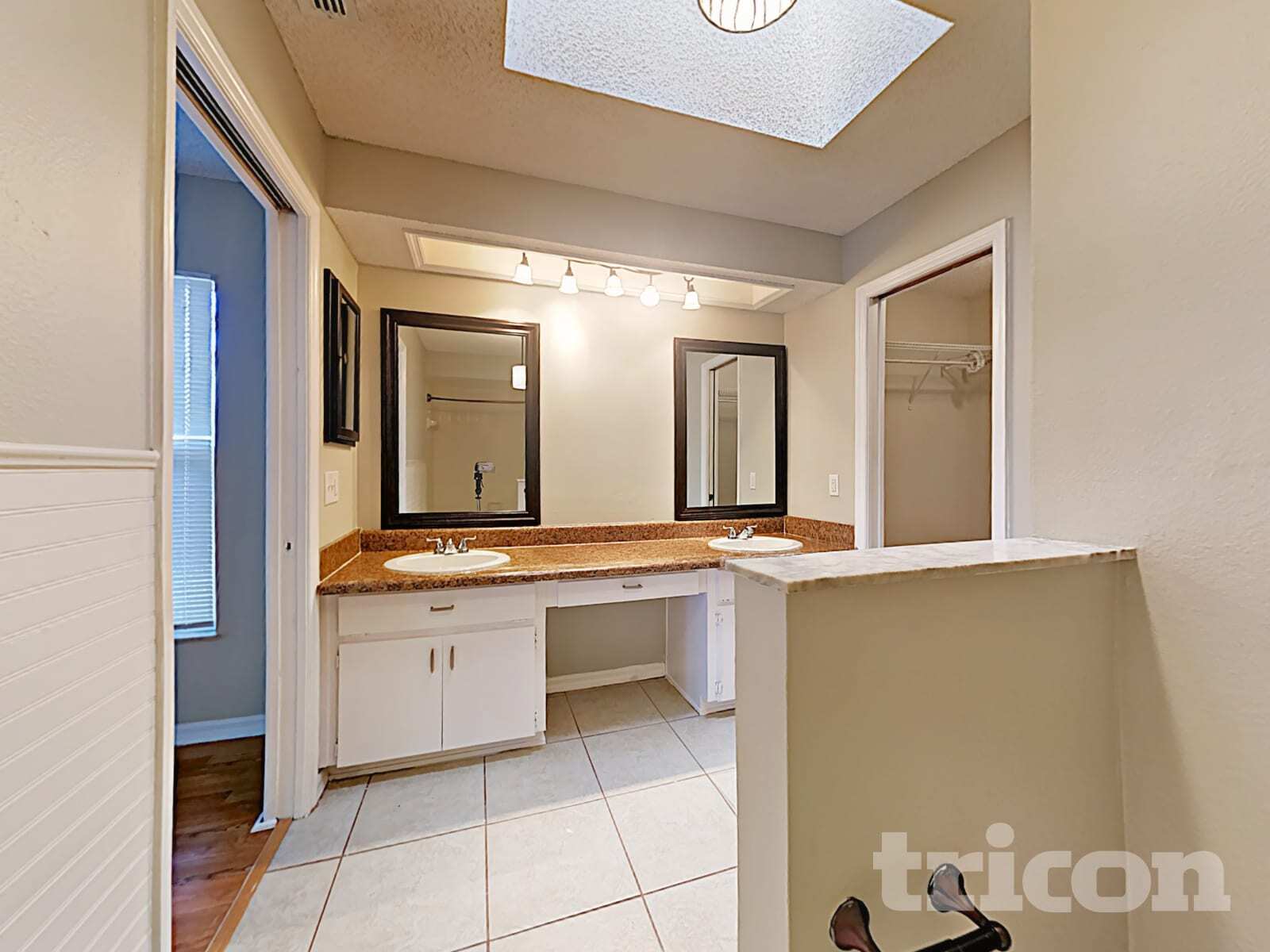 Building Photo - 13415 Twin Lake Ave