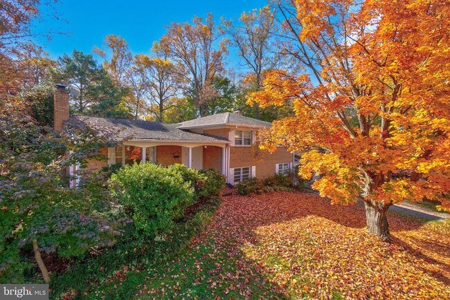 Building Photo - 6220 Robinwood Rd